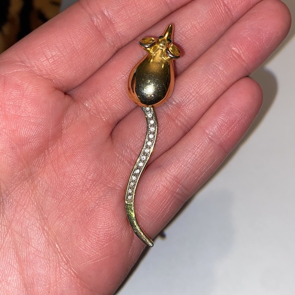 3/$30 Vintage Butler Mouse Brooch - Picture 4 of 4